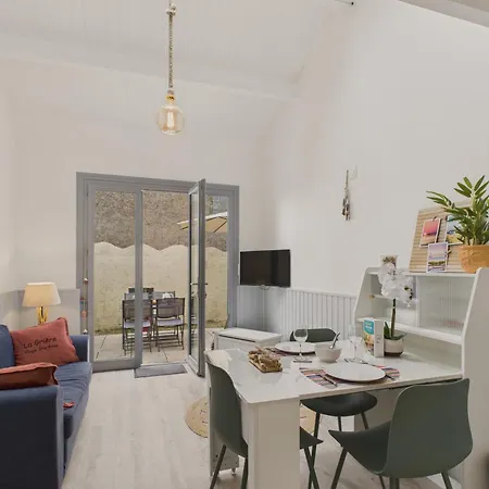 750m De La Plage- Avec Petit Jardin Pour 2 דירה *